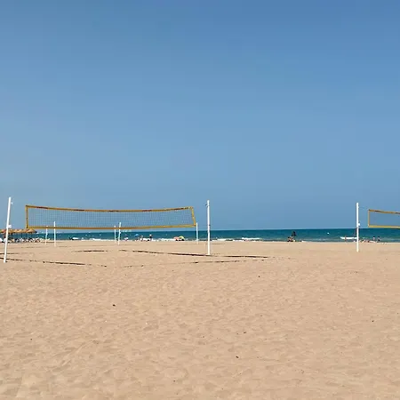 Beachfront 8 Apartment *